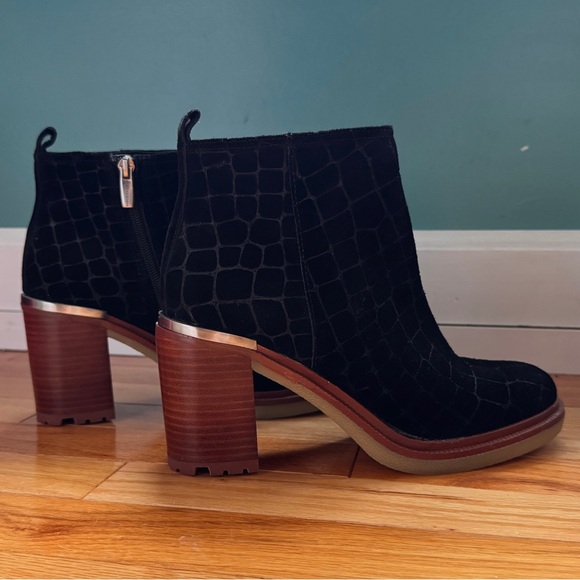 VINCE CAMUTO Black Suede Booties - Picture 6 of 6
